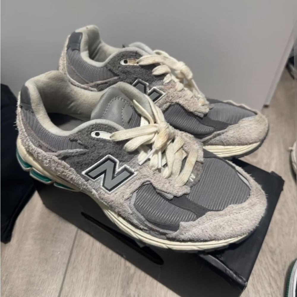 New Balance 2002r